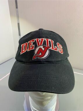 Vintage Devils New Jersey NHL Black Cap with Red Logo Patch Unisex